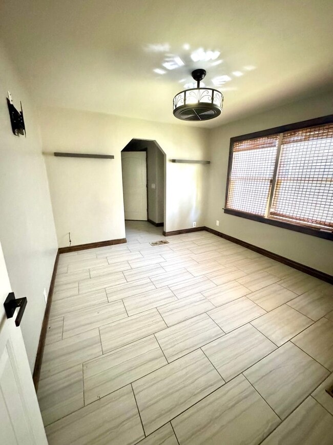 Building Photo - Charming Bungalow with Large Fenced Backya...
