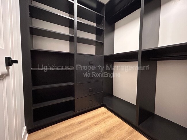 Building Photo - 1505 N Green Creek Rd