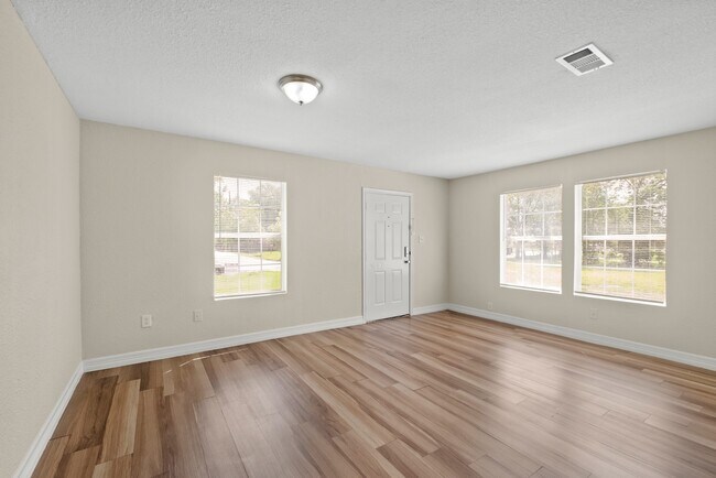Building Photo - 8244 Hartford St