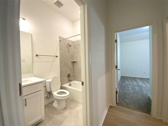 Building Photo - 247 Du Bois Ln