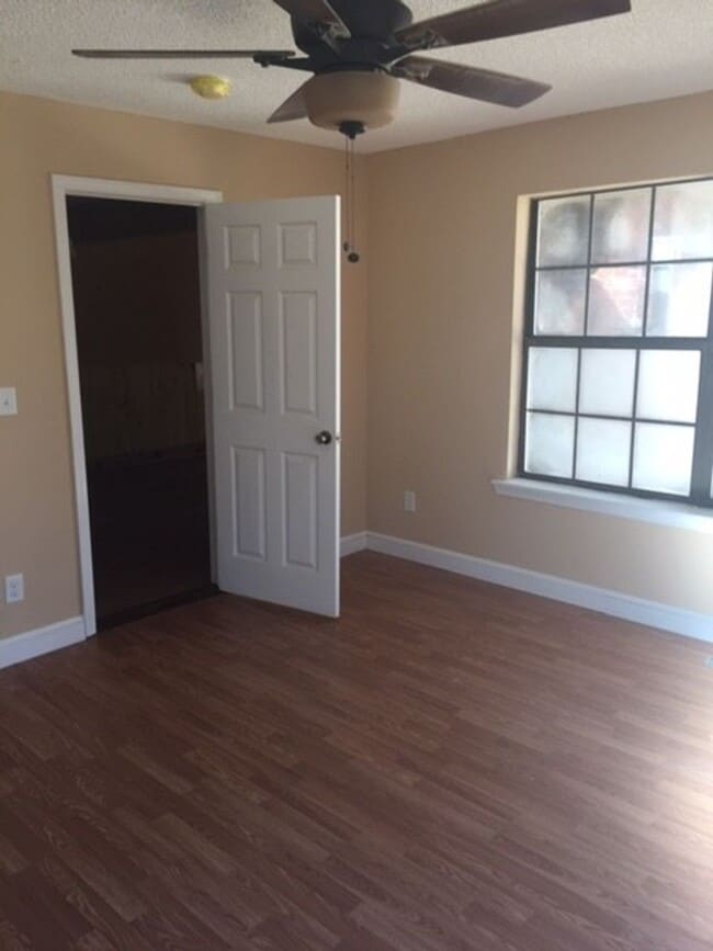 Building Photo - 210 Pineleaf Ln