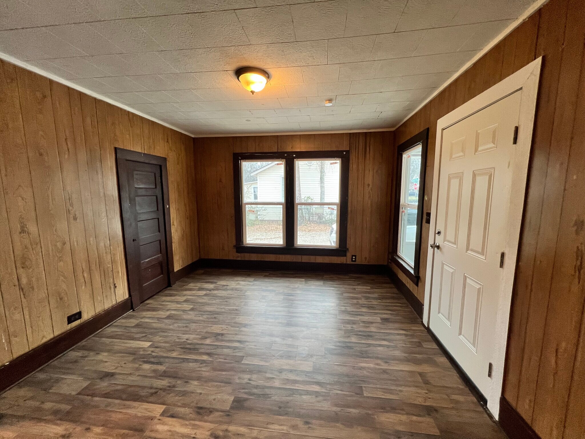 Building Photo - 809 E Sullenberger Ave