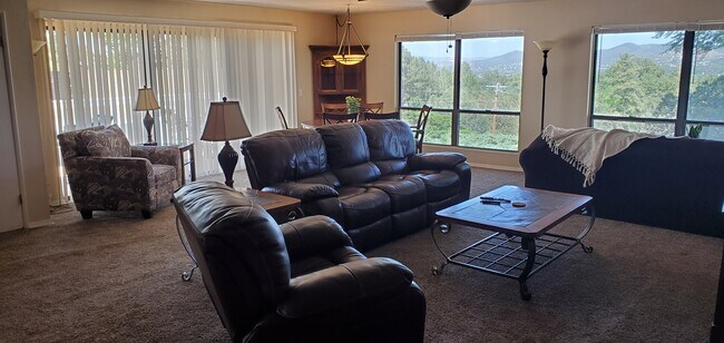 Building Photo - 2057 Heavenly Pl