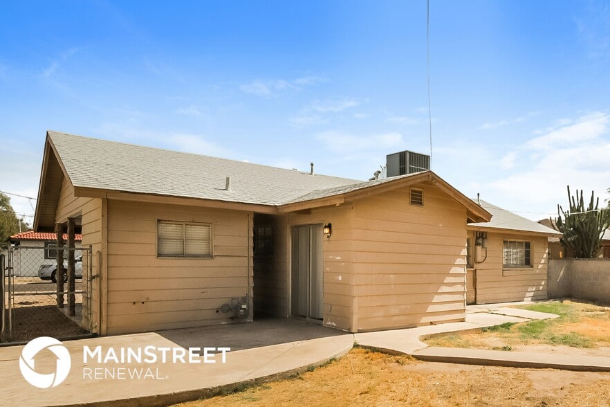 Building Photo - 3315 W Elm St