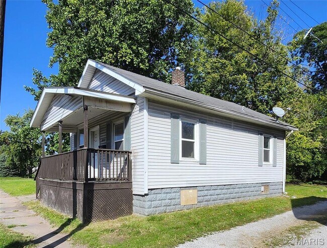 Building Photo - 2412 Bromley Ave