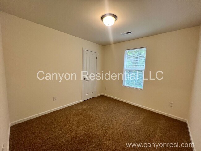 Building Photo - Charming 4-Bedroom Home