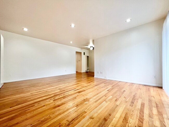 Building Photo - 3661 Vinton Ave