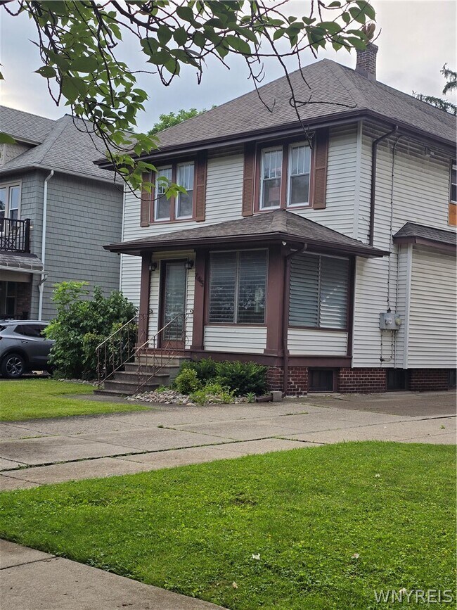 Building Photo - 745 Crescent Ave