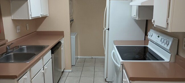 Building Photo - 12615 Brookglade Cir