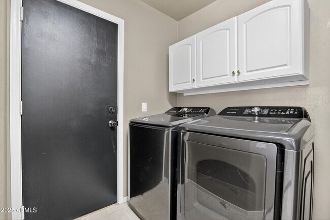 Building Photo - 15481 W Mauna Loa Ln