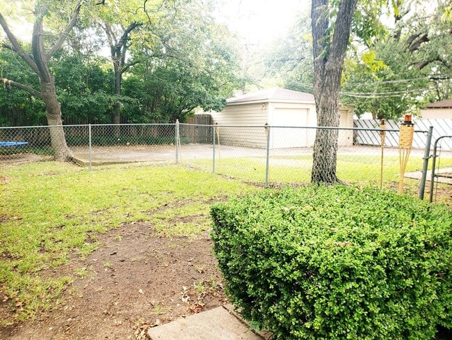 Building Photo - 2-Bedroom Duplex in Lakewood!