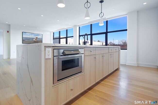 Building Photo - 116 Sherman St