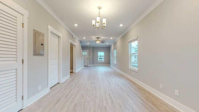 Building Photo - End unit!  Washer/Dryer Included! Beautiful 3 Bedroom Townhome (larger floorpan) with Screened-In...