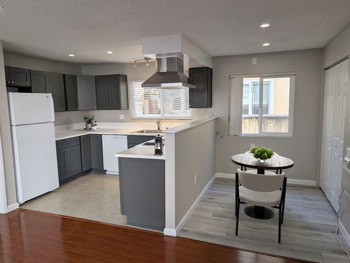 Building Photo - 470 S Los Robles Ave