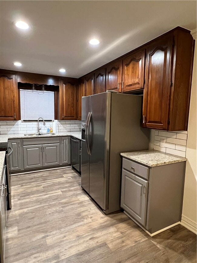 Building Photo - 1607 Mayflower Rd