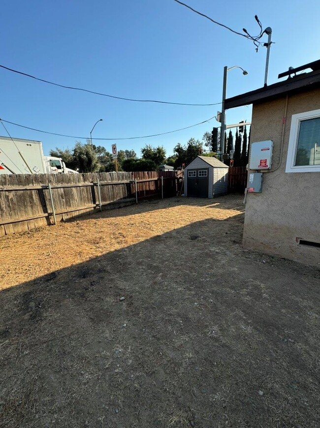 Building Photo - 8809 Los Coches Rd