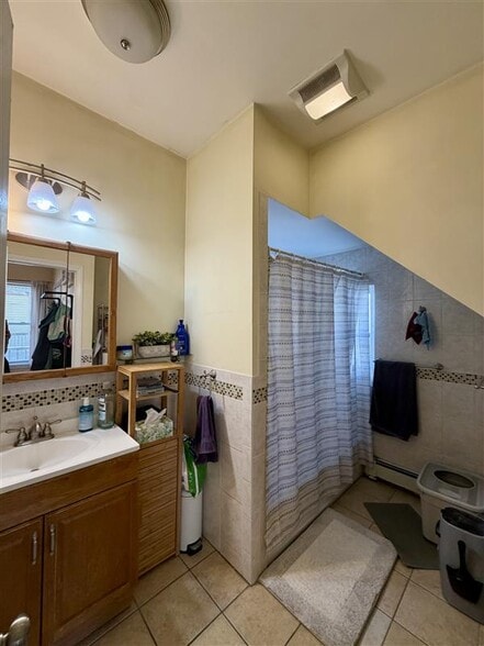 Building Photo - 55 Bonair St