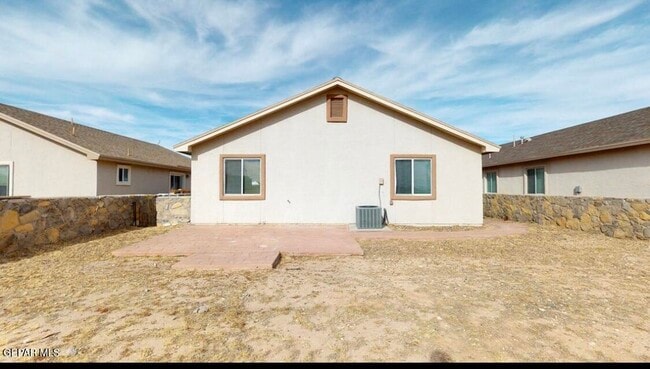 Building Photo - 14424 Jacinto Ramos Ave