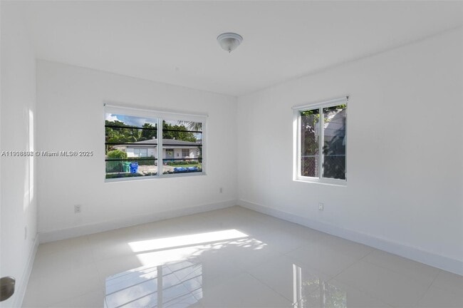 Building Photo - 540 NE 67th St