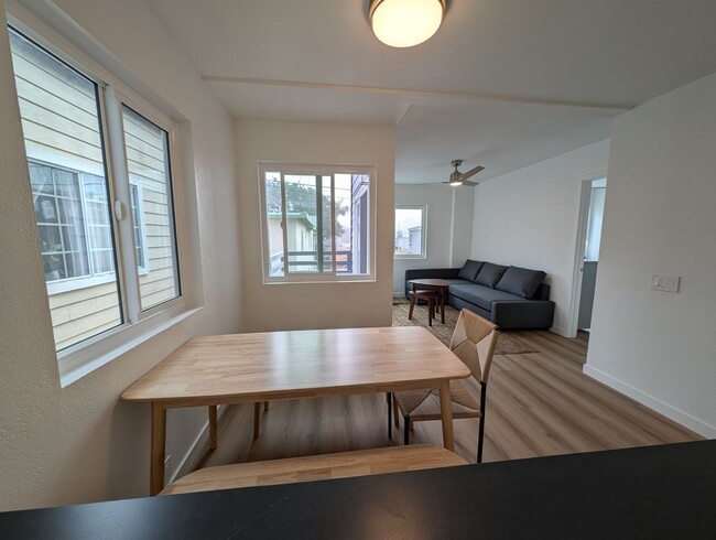 Building Photo - NEW Remodeled and furnished, 6 bed 3 bath ...