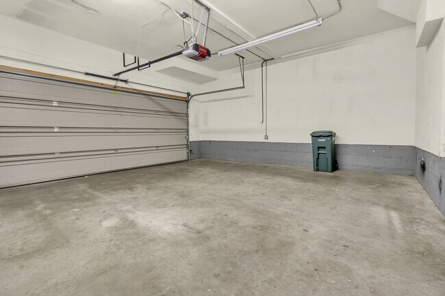 Building Photo - 21166 Gladiolos Way