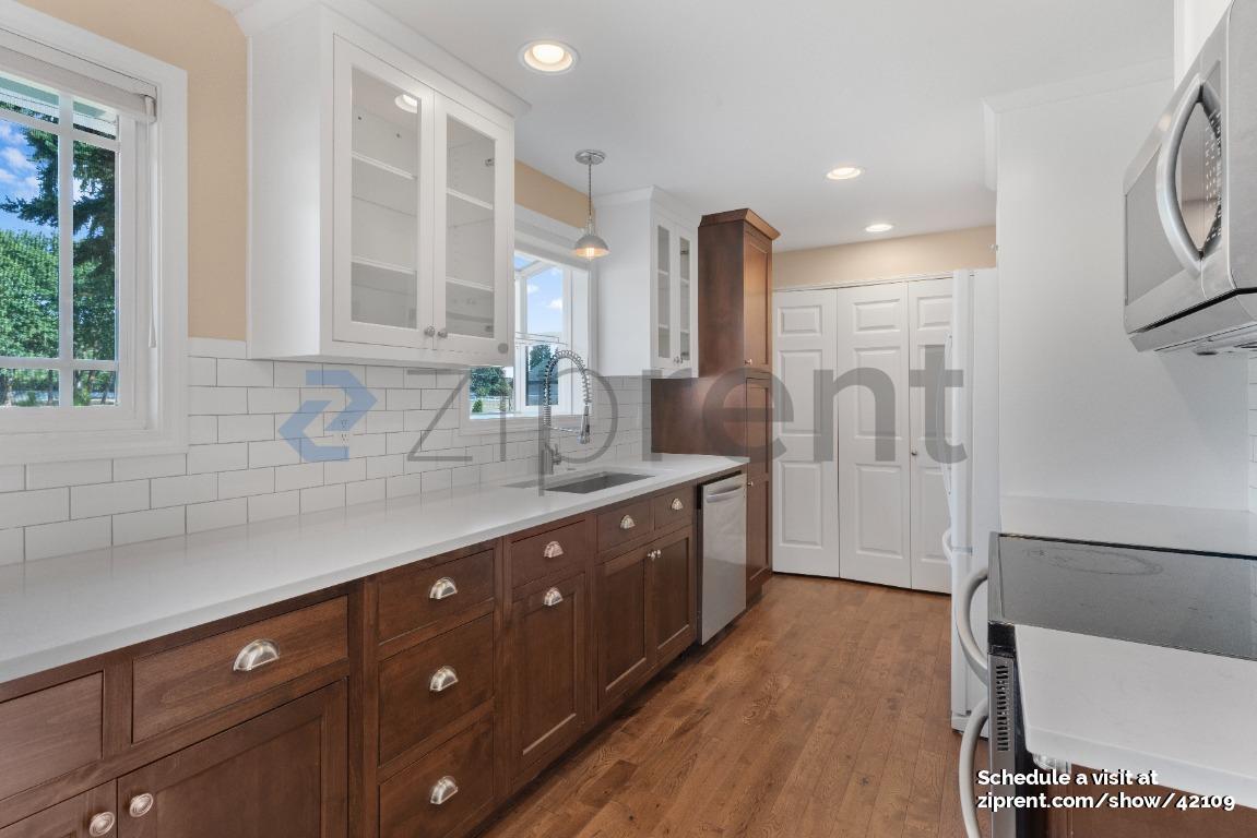 Building Photo - 19032 86th Ave NE
