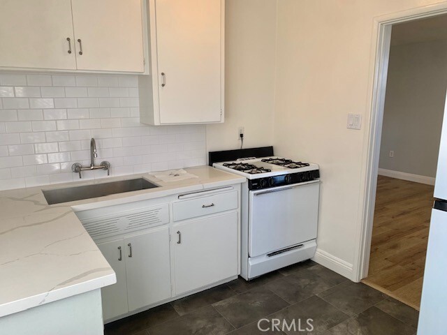 Building Photo - 2513 Tulare Ave