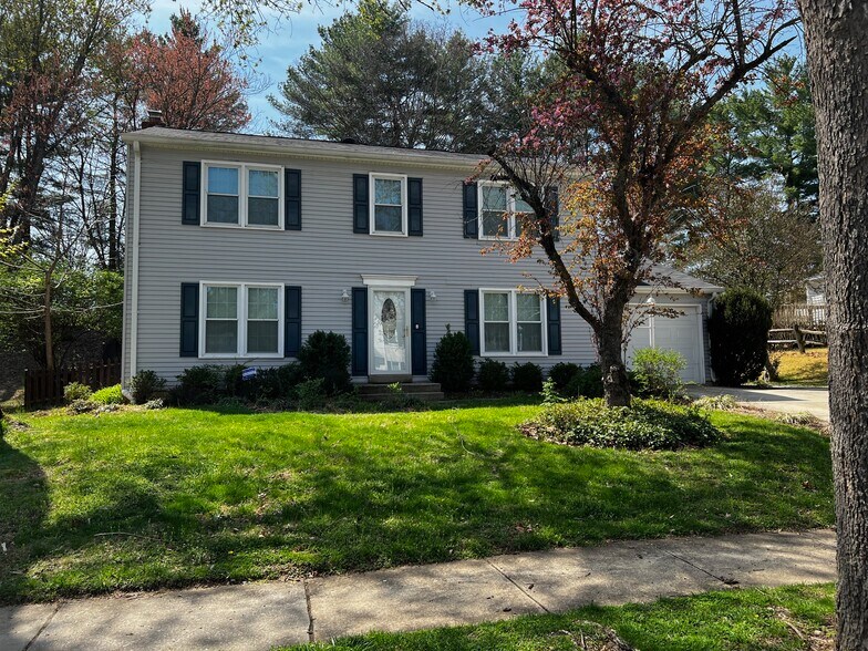 Building Photo - 2317 Glenmore Terrace