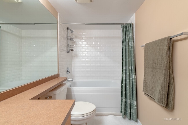 Building Photo - 500 S Clinton St