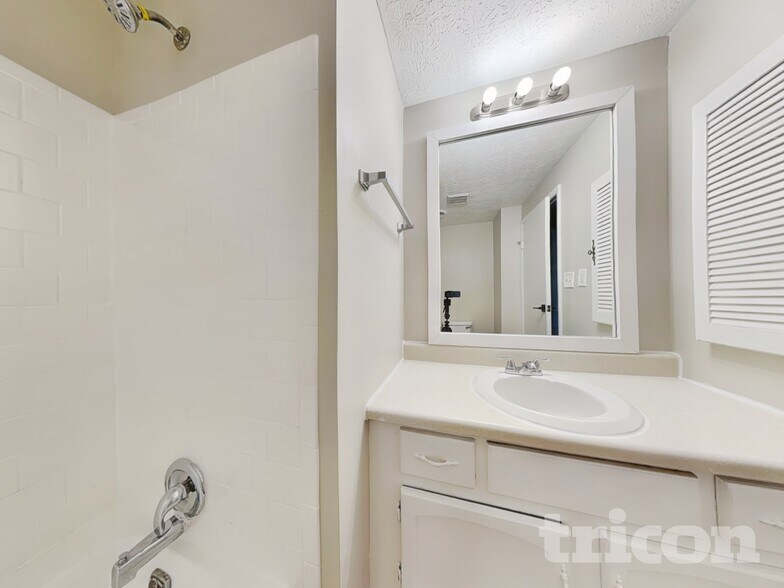 Building Photo - 4928 Rockborough Trail NW
