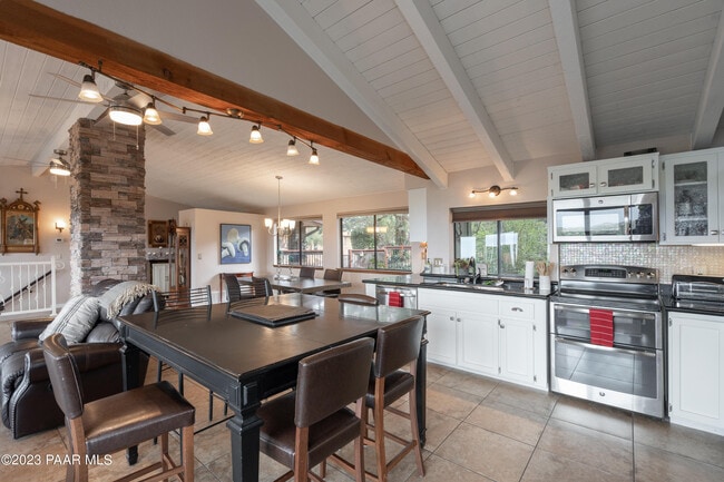 Building Photo - 647 Fiesta Ln