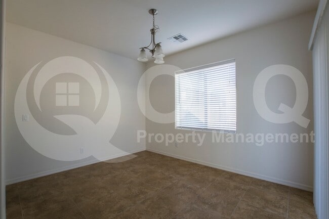 Building Photo - 1120 E Blue Spruce Ln