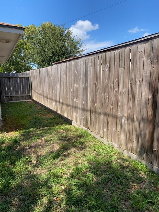 Building Photo - 1933 Orange St