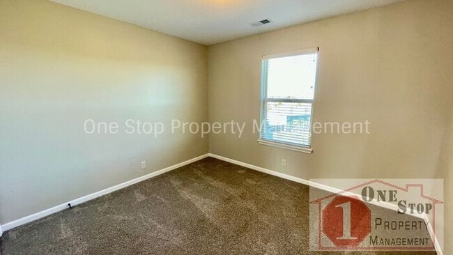 Building Photo - Gorgeous 4 bedroom, 2.5 bath home in Raymore!