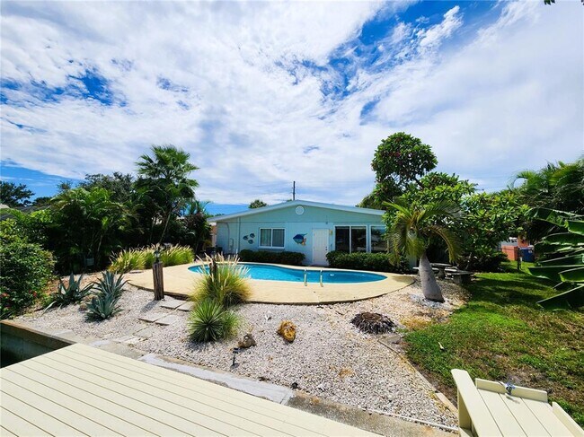 Building Photo - 3790 Beach Dr SE