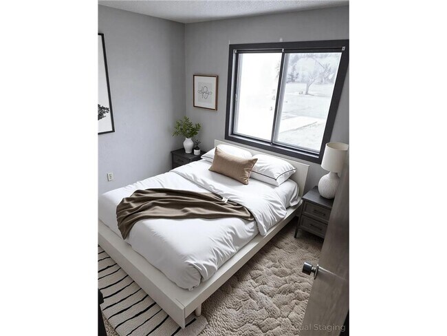 Building Photo - 10 12th Ave NE