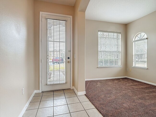 Building Photo - 3/2.5 Townhome