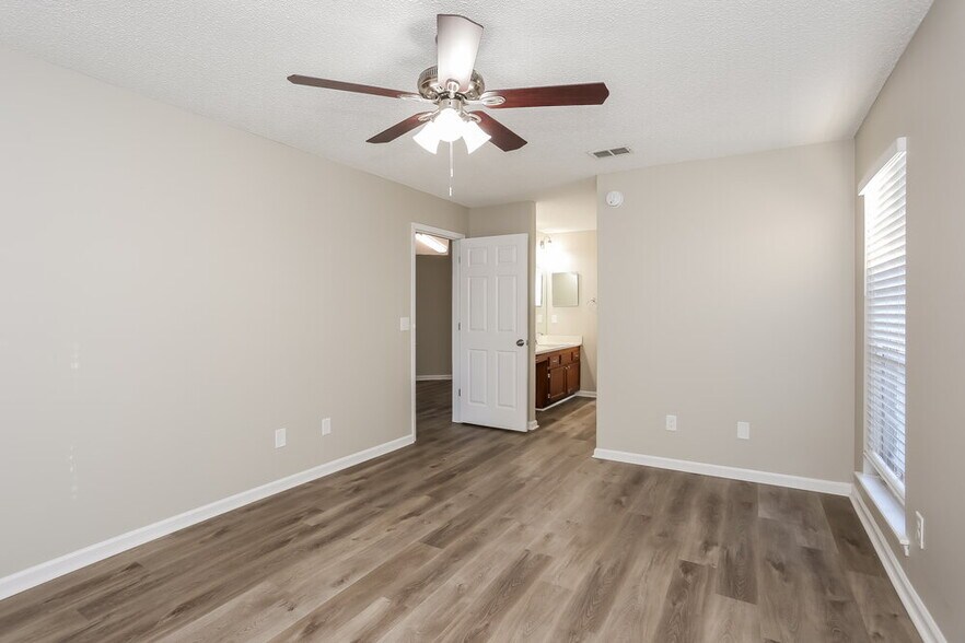 Building Photo - 12419 Long Lake Dr N