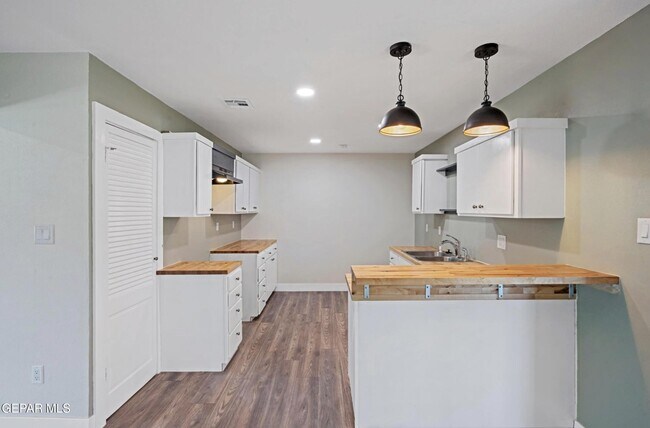 Building Photo - 10096 Ontario Ave