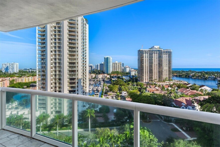 Building Photo - 19400 Turnberry Way
