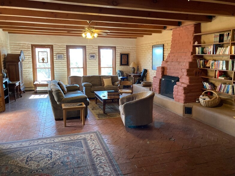 Livingroom - 342 Whiteoaks Dr NE