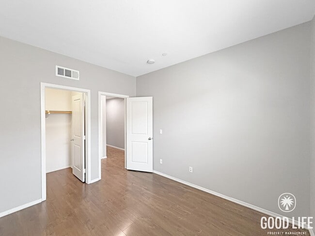 Building Photo - Beautiful 2BD/2.5 BA W/ A/C, Private Balcony, and Detached Garage in Kearny Mesa!
