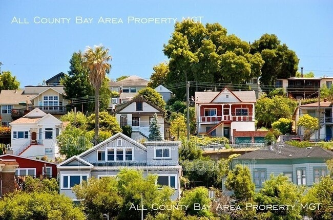 Building Photo - 1535 Pomona St