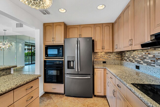 Building Photo - 910 Island Dr