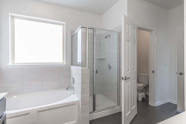 Building Photo - 909 Durness Dr