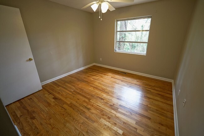 Building Photo - Sublease: Available 7/22/25 Beautiful 4/2 ...