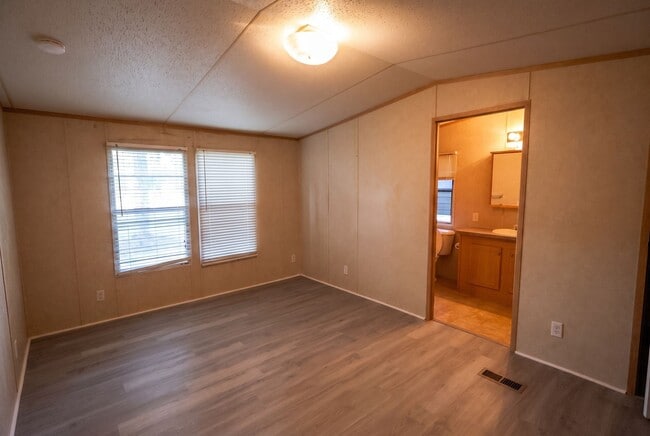 Building Photo - 6626 Moss Rose Dr