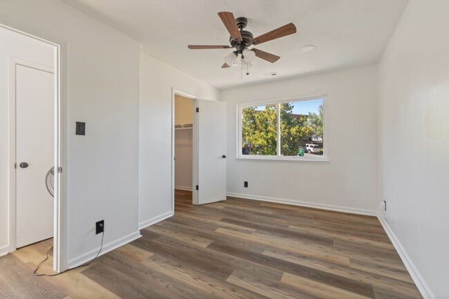 Building Photo - Gypsum 3261-3267
