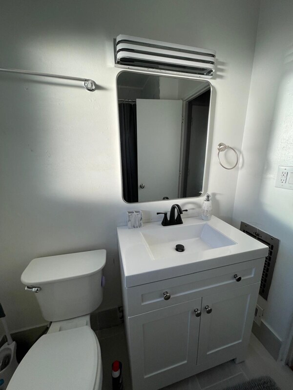 Building Photo - 2804 Truman St NE