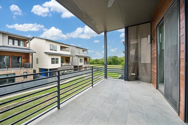 Building Photo - 5006 Pecan Springs Rd